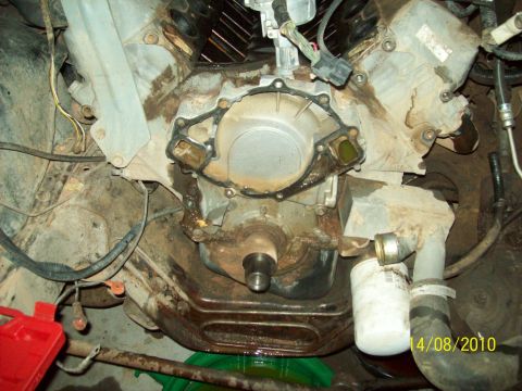 1985 Ford Bronco - Close-up view of an engine with the water pump removed, revealing the gasket and crankshaft snout. Date stamp indicates 14/08/2010.