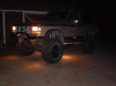 1990 Ford Bronco II - This modified Ford Bronco II is parked at night with its headlights and underglow lights on.