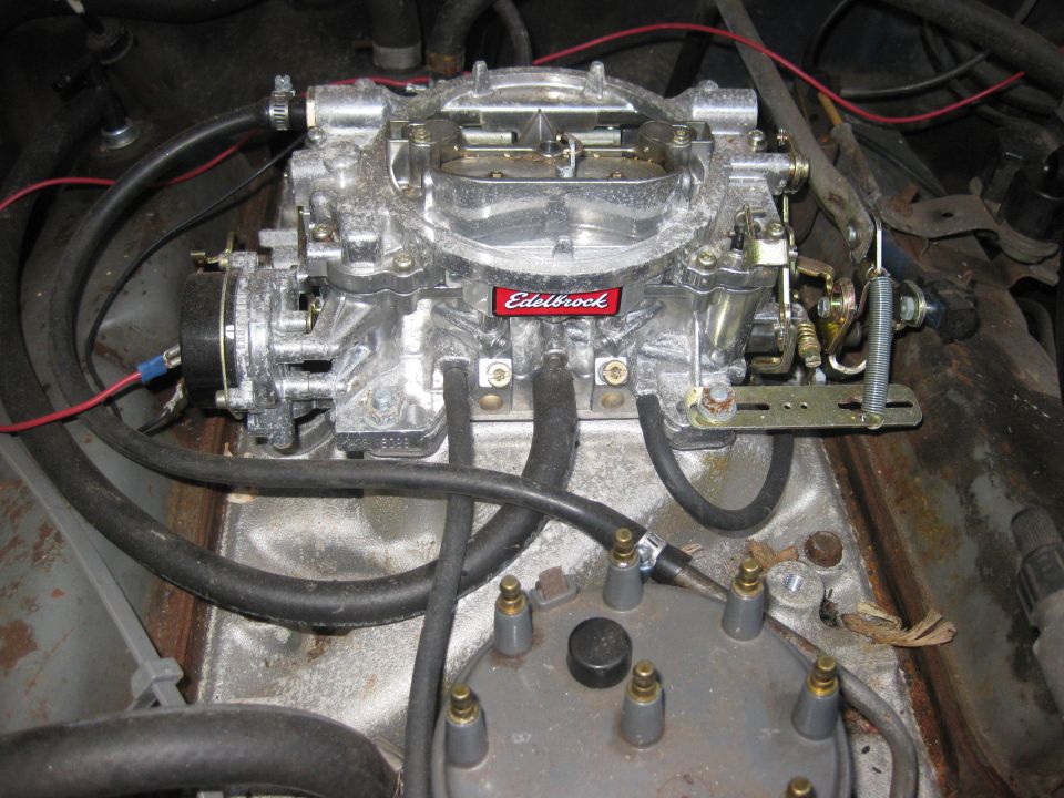 Edelbrock carburetor with red logo