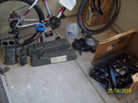 1985 Ford Bronco - Engine components and bicycles are staged on a concrete surface, with a date stamp of 20/08/2010 visible.