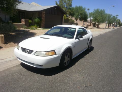 2000 Ford Mustang photo
