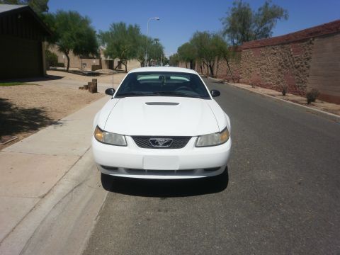 2000 Ford Mustang photo