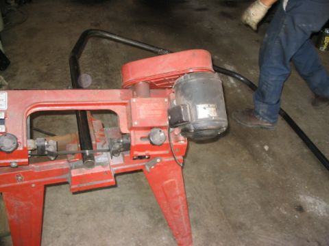1986 Ford Bronco - This bad boy band saw auto cuts .. very trick ... put it in and clamp it down..spring load on the blade does the rest
