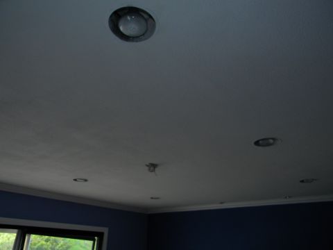 1992 Ford Bronco - Recessed ceiling lights are visible on the ceiling of a room.