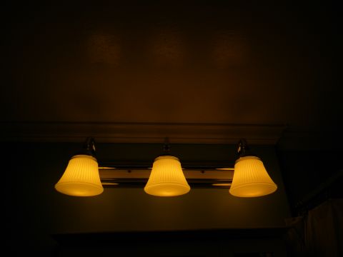 1992 Ford Bronco - A light fixture with three yellow lamps is visible against a dark background.