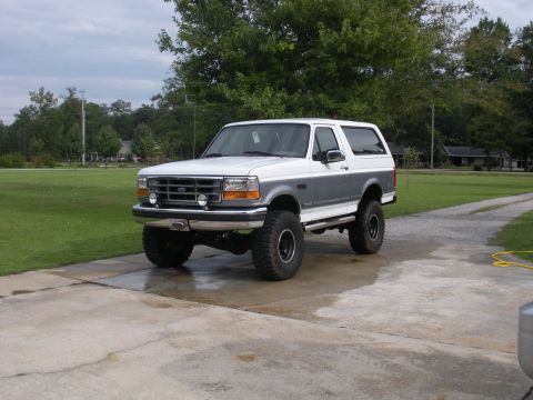 1995 Ford Bronco - This 1995 Ford Bronco has been modified with a lift kit and larger tires.