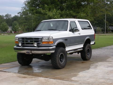 1995 Ford Bronco - This lifted Ford Bronco features a two-tone paint scheme and large off-road tires.