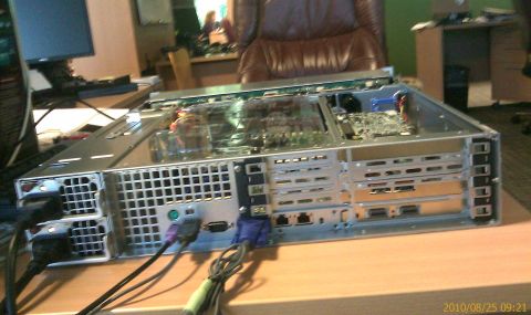 1985 Ford F-150 - This is a server rack computer, not a 1985 Ford F-150.