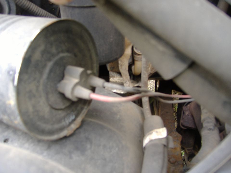 Engine component with wires and connectors