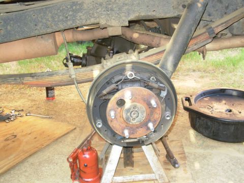 1975 Ford Bronco - With the wheels & drums off, I can unbolt the wheel bearing retainer plates (one nut is visible through the access hole in the hub flange)…