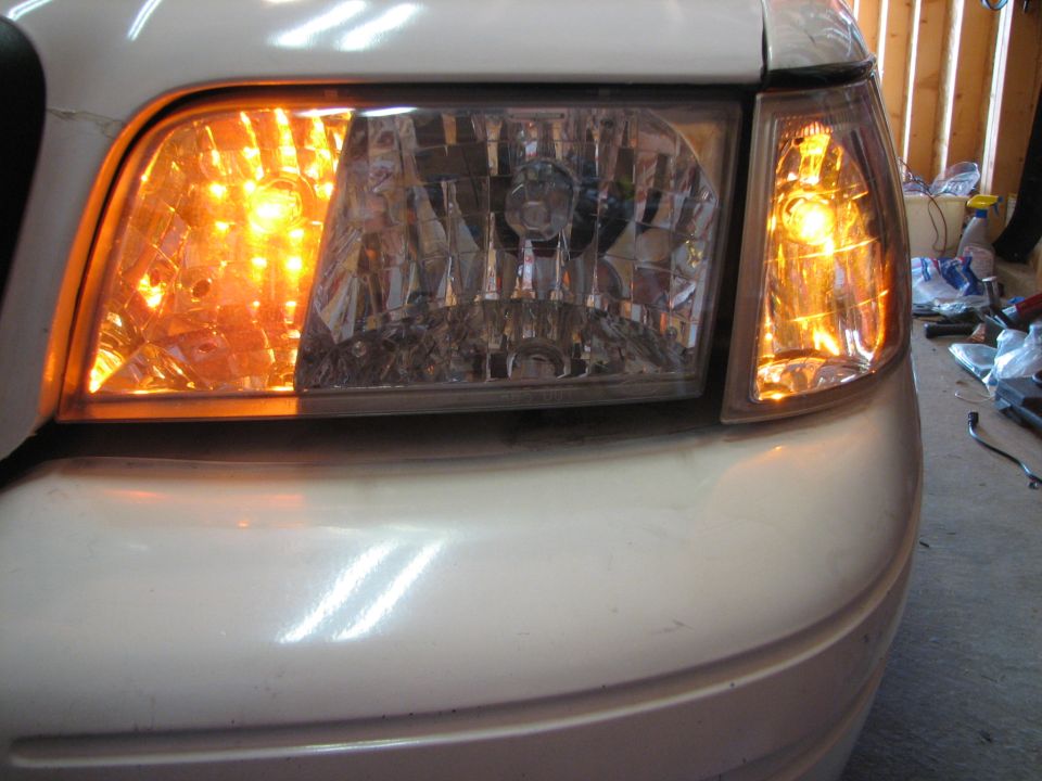 White 2003 Ford Crown Victoria front turn signal illuminated