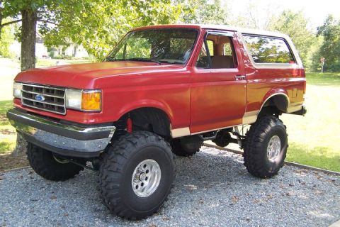 1990 Ford Bronco - Started the bodywork, shaved emblems.