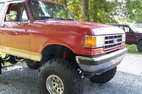1990 Ford Bronco - Started the bodywork, shaved emblems.