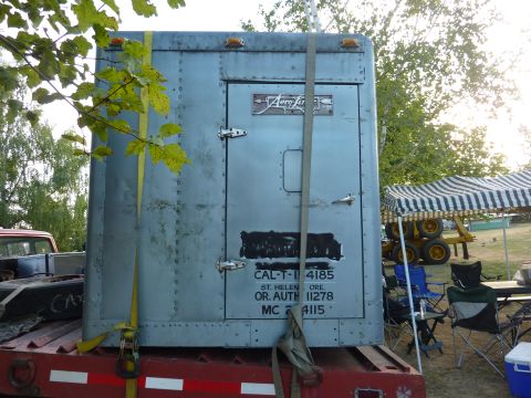 1981 Kenworth W900A - A silver truck sleeper cab, possibly an Aero-Liner model, is seen from the rear, displaying Oregon registration details.