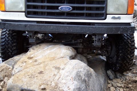 1987 Ford Bronco - ...and this is what the front is stuck on