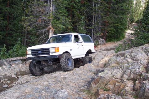 1987 Ford Bronco - check out the stuff and droop