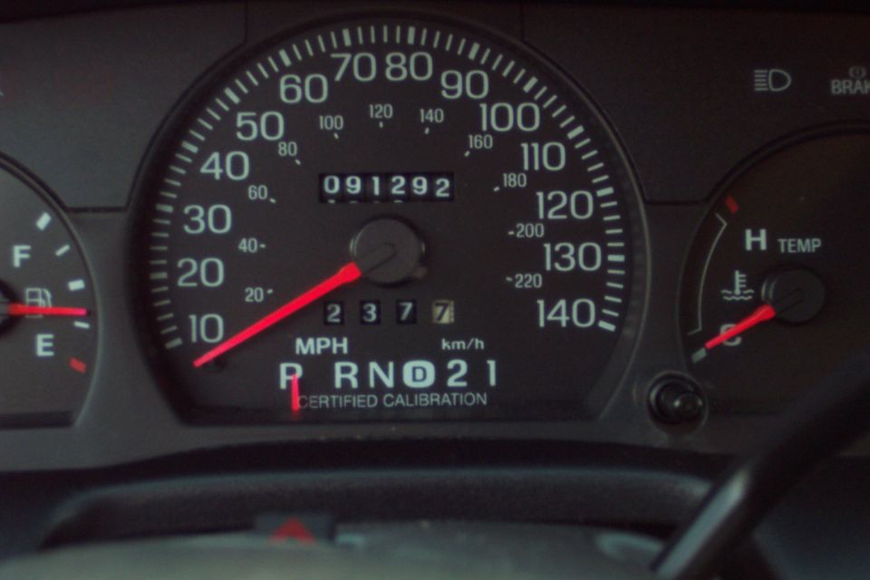 Speedometer reads 0-140 mph, odometer shows 091292 miles, and gear selector is in 'R' (Reverse). Temperature gauge is on the right