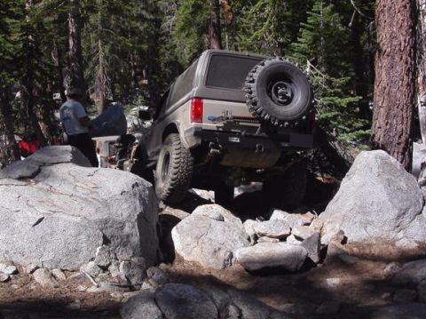 1990 Ford Bronco II - A tight squeeze through the rocks