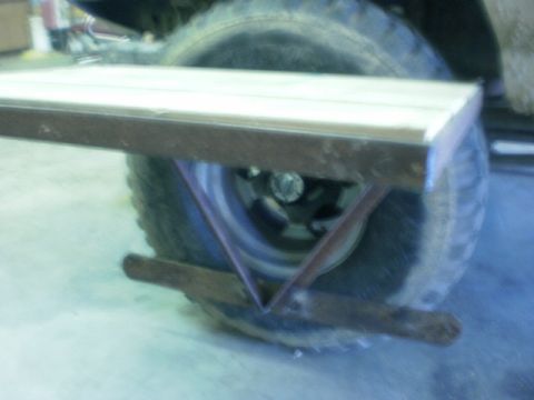 1995 Ford Bronco - front view I put a leaf spring on the bottom of the kickers to spread the load across the tire.