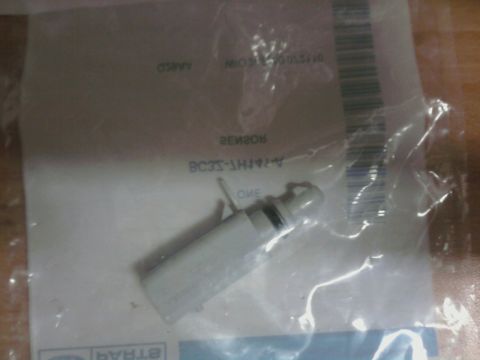 1995 Ford Bronco - Unidentified automotive sensor part in its original packaging.