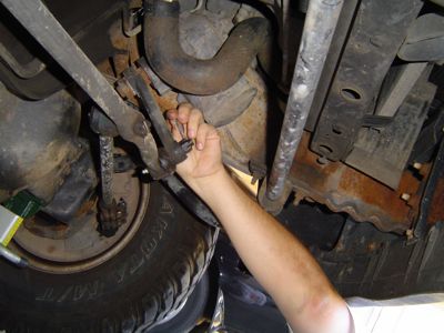 1995 Ford Bronco - My Bro pulling the cotter pin. Seriously... my brother ROCKS! He drove 6 hrs to help me do this then drove home with little more than memor…