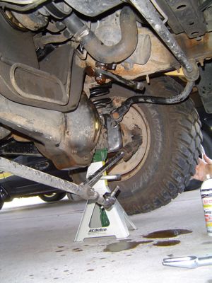 1995 Ford Bronco - Hanging steering... stupid pickle fork.