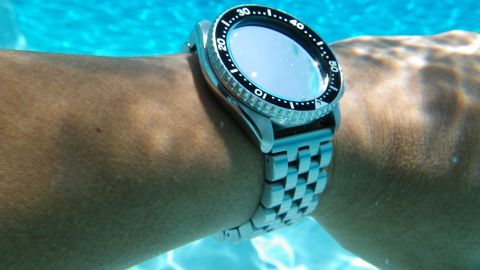 1996 Ford Bronco - A watch is submerged in water, with the 'SUPERMOTORS' logo visible.