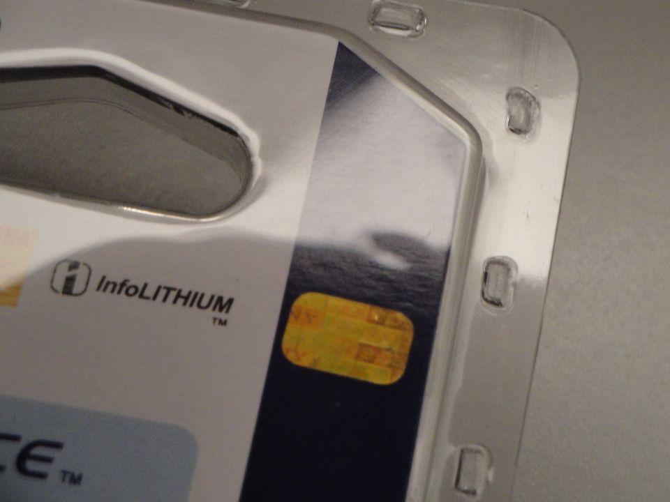InfoLithium battery packaging with yellow chip