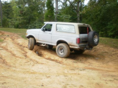 1995 Ford Bronco - playing by the lake