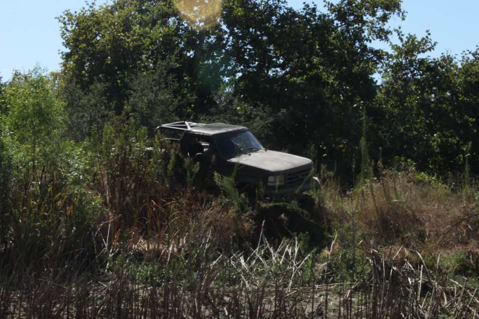 1992 Ford Bronco in overgrown brush, 3q-front view