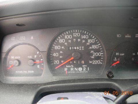 2000 Ford Crown Victoria photo