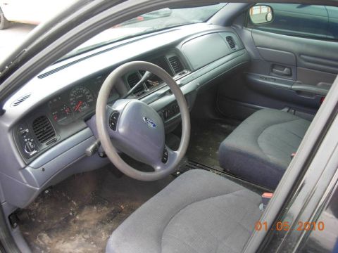 2000 Ford Crown Victoria photo