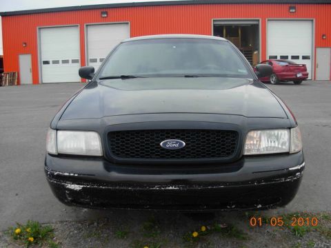 2000 Ford Crown Victoria photo
