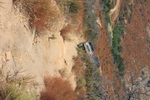 1992 Ford Bronco - Ford Bronco carefully descends a challenging off-road trail.