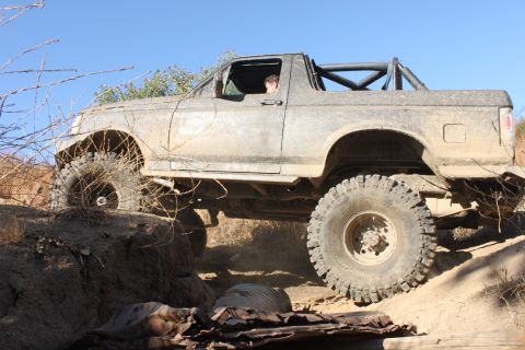 1992 Ford Bronco - A driver navigates a off-road course in a lifted Ford Bronco.