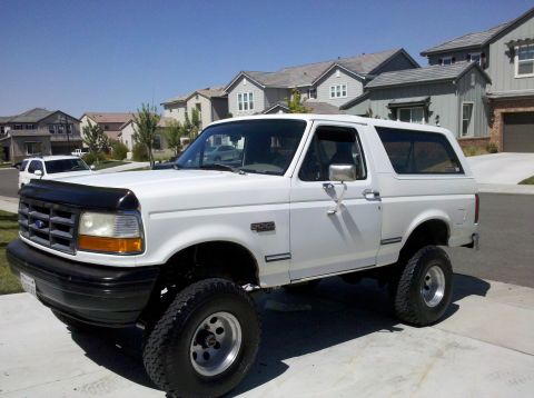 1995 Ford Bronco - This lifted Ford Bronco has a distinctive body style from the early to mid-1990s.