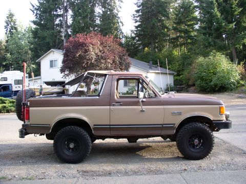 1987 Ford Bronco - This is my rig with the bikini top on.