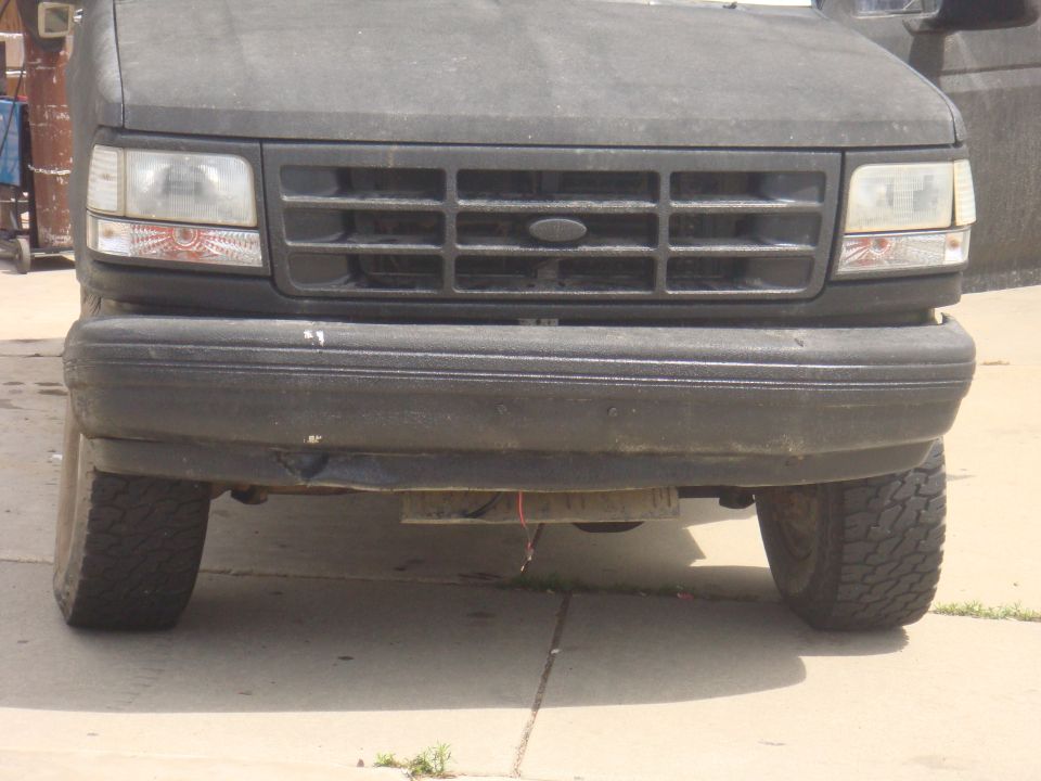 1992 Ford Bronco front grille and bumper