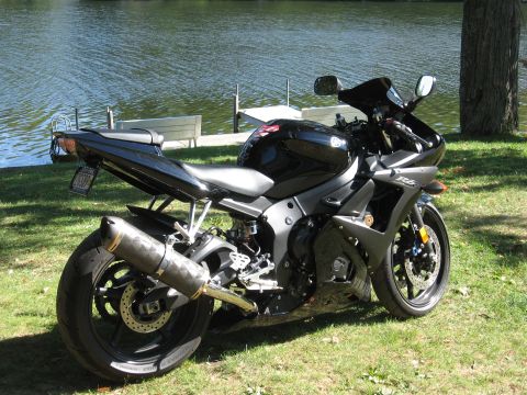 2008 Yamaha R1 photo