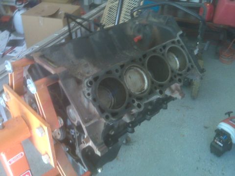 2001 Ford Crown Victoria - first round of cleaning tops of pistons, cylinder bores cleaned, preped and inpected... Ready for next phase..