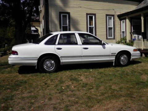 1993 Ford Crown Victoria photo