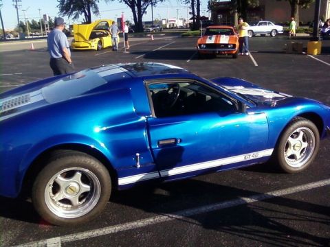 2000 Harley-Davidson FXDWGI Wide Glide - A blue GT40 replica is parked at a car show, with other vehicles visible in the background.