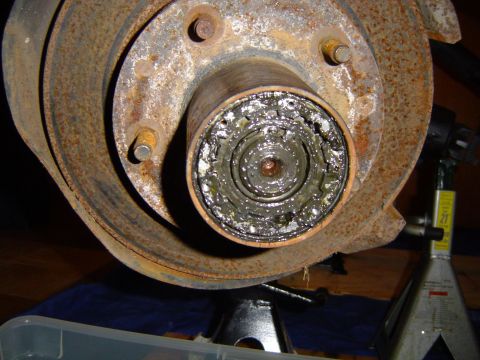 1995 Ford Bronco - Pulled hub cap, ready to go.