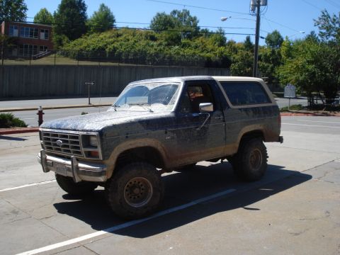 1992 Ford Bronco - This Ford Bronco appears to be from the early 1980s, not a 1992 model.