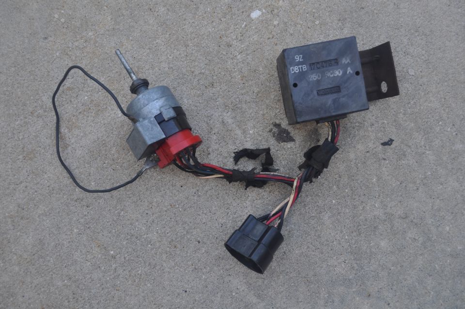 Wiper delay module and switch with part number D8TB-17C476-AA