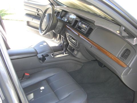 2005 Ford Crown Victoria photo