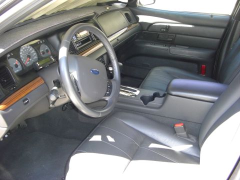 2005 Ford Crown Victoria photo