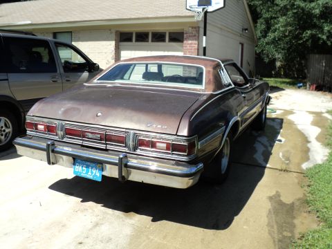 1974 Ford Elite - Rear view of a brown 1974 Ford Elite parked in a driveway next to a minivan.