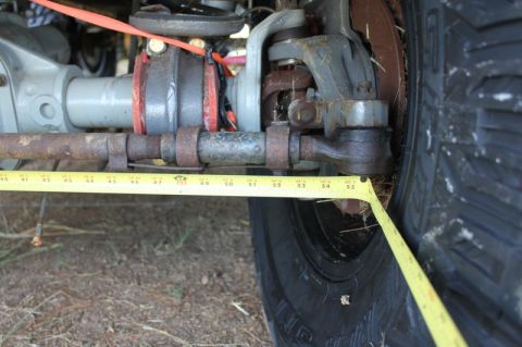1987 Ford Bronco - Measuring the steering linkage on a vehicle's front axle assembly.