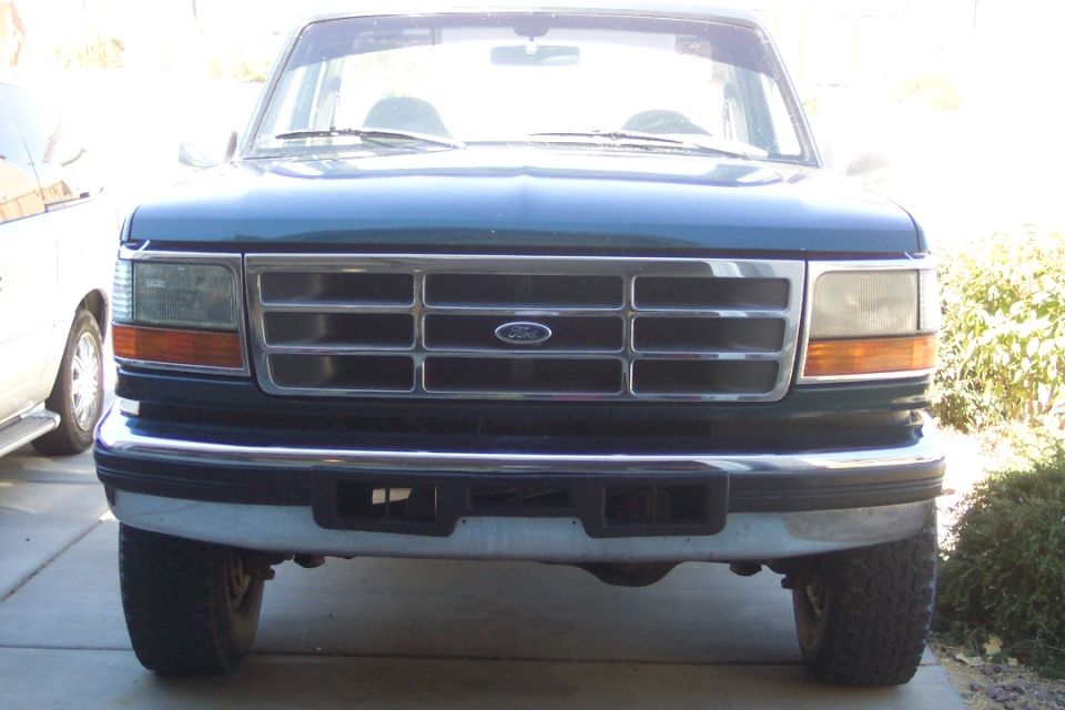 1995 Ford Bronco front view, showing grille and headlights